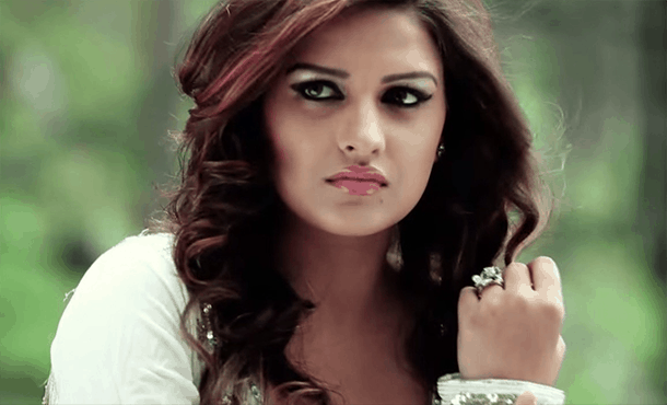 Himanshi Khurana Height, Weight, Age, Wiki, Biography, Affairs, Family & More