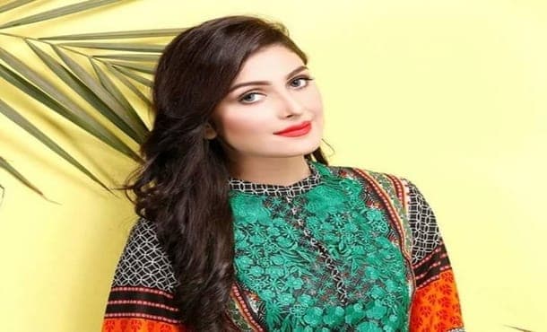 Ayeza Khan Height, Weight, Age, Wiki, Biography, Affairs, Family & More